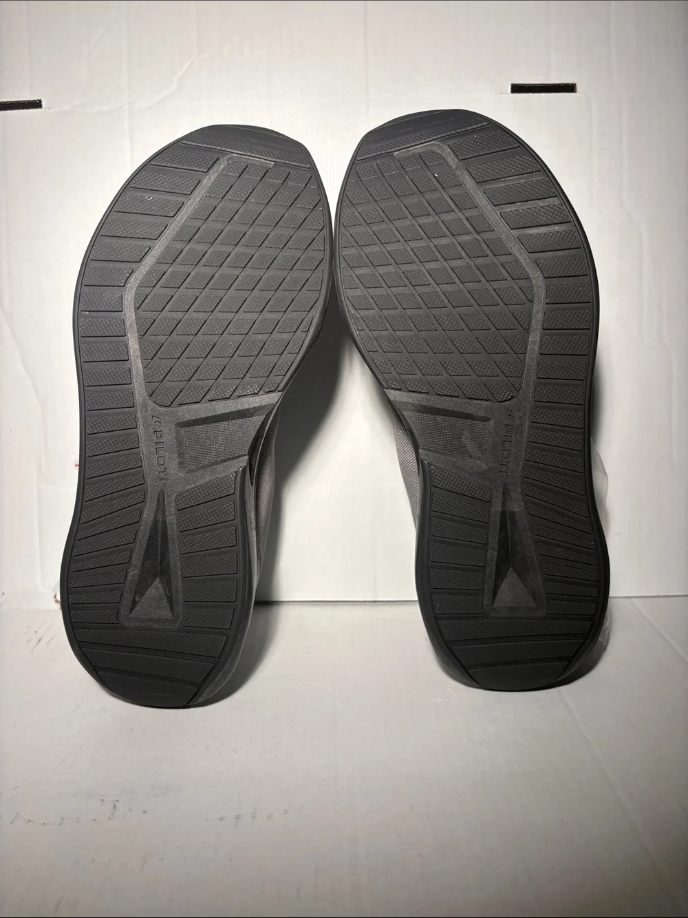 NEW PILOTI Mens Grey Sneakers Size 9